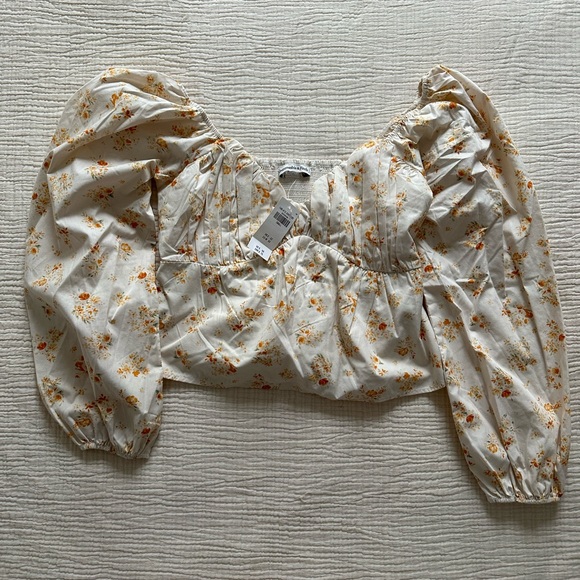 A&F Longsleeve Babydoll Poplin Tee - Picture 3 of 6